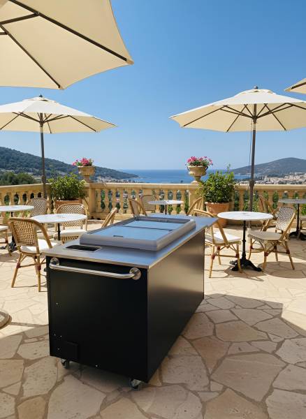 Stand glacier professionnelle mobile pour vente de glaces ou sorbets artisanaux