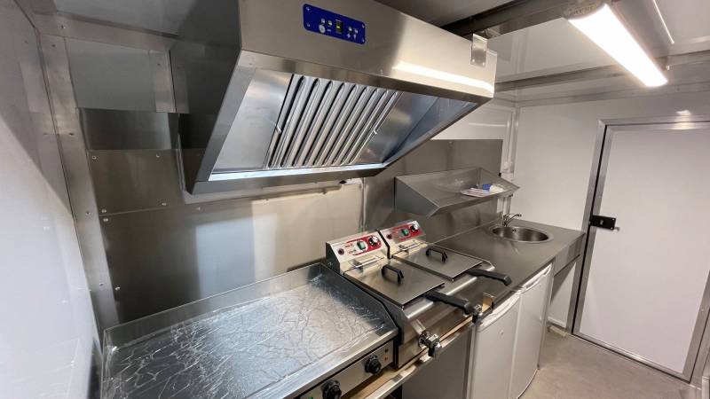 achat remorque friterie snack aux normes permis b à Nantes 44