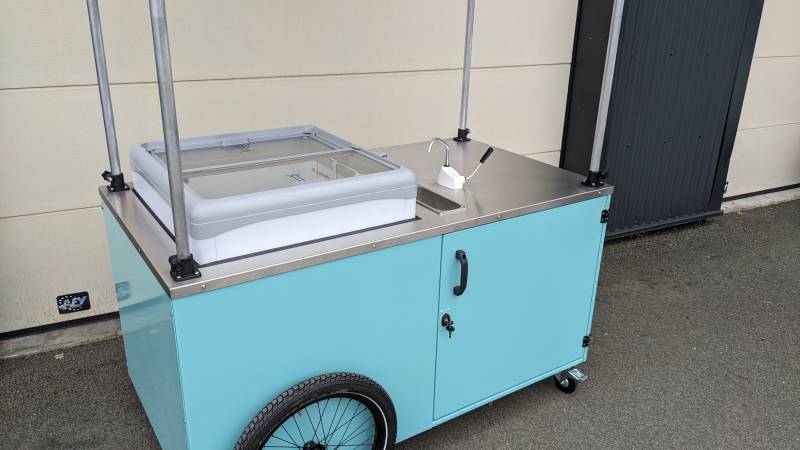 Découvrez notre kiosque ambulant pour glacier tout équipé à Bordeaux 33