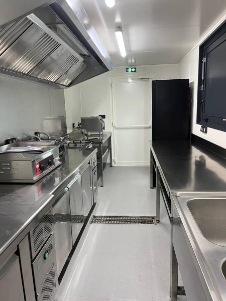 Container modifié en espace de restauration rapide clé en main à Bordeaux 33
