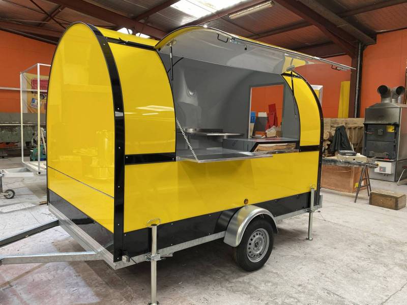 comment faire pour louer une remorque foodtruck vide aux normes à Toulon 83 ?