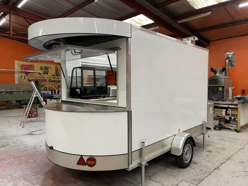 devis pour la conception et la réalisation d’un foodtruck sur-mesure aux normes à Toulon 83