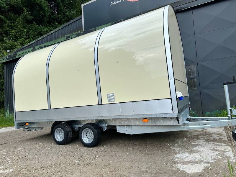 Obtenez un devis précis pour location de remorque snack aménagée selon normes HACCP à petit prix en France à Bordeaux 33000