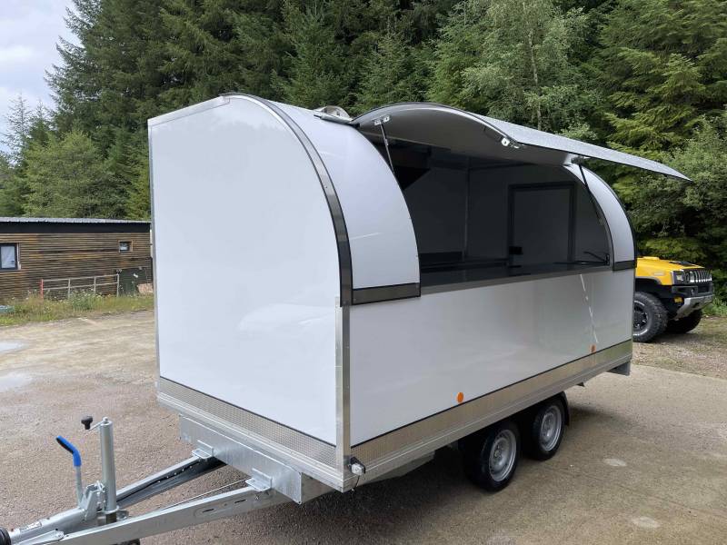 Achat remorque foodtruck tout aménagé pour la restauration ambulante à Niort 79