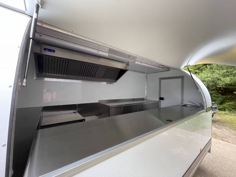 Achat remorque foodtruck tout aménagé pour la crêpes et gaufres à Bressuire 79