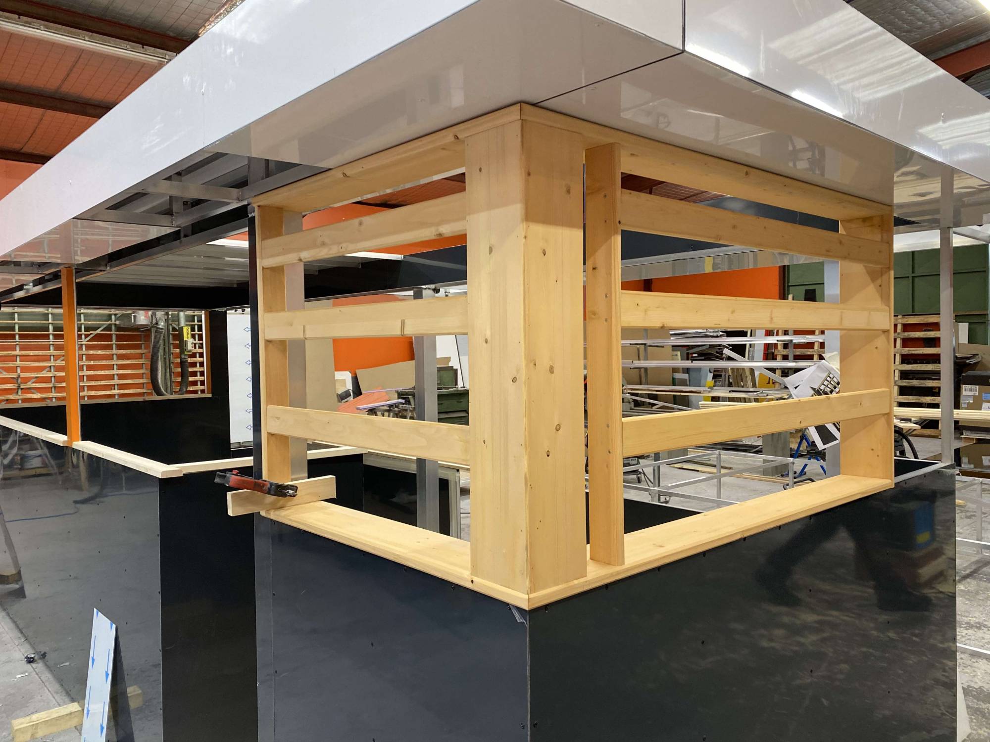 fabricant de kiosque tout équipé avec bardage bois aux normes pour la restauration, snack et vente à emporté Toulouse