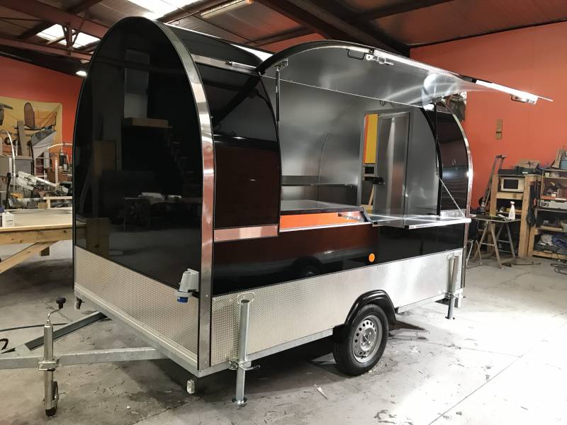 Prix remorque magasin à Brest 29200, idéal pour la vente ambulante de produits frais ou street food