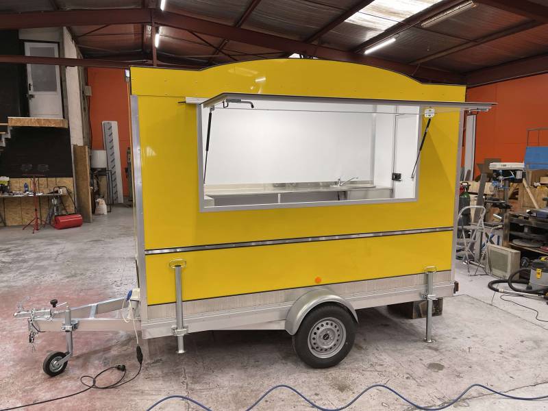 achat remorque foodtruck aux normes avec aménagement de cuisine à Paris 75