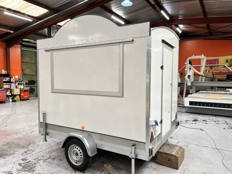 où faire construire son foodtruck sur-mesure avec les homologations à Merignac 33