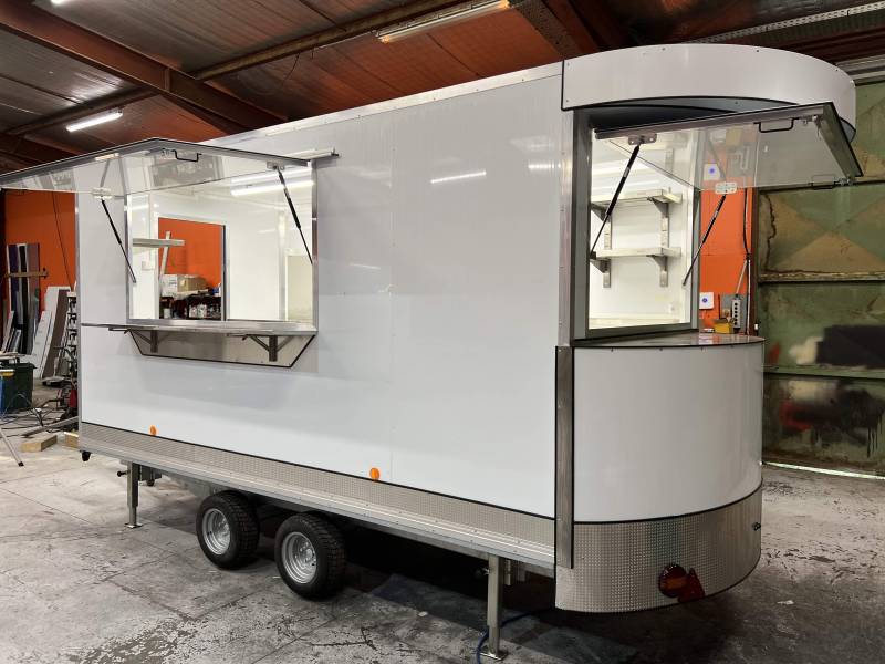 vente de remorque snack tout équipé aux normes pour la restauration ambulante à Langeais 37123